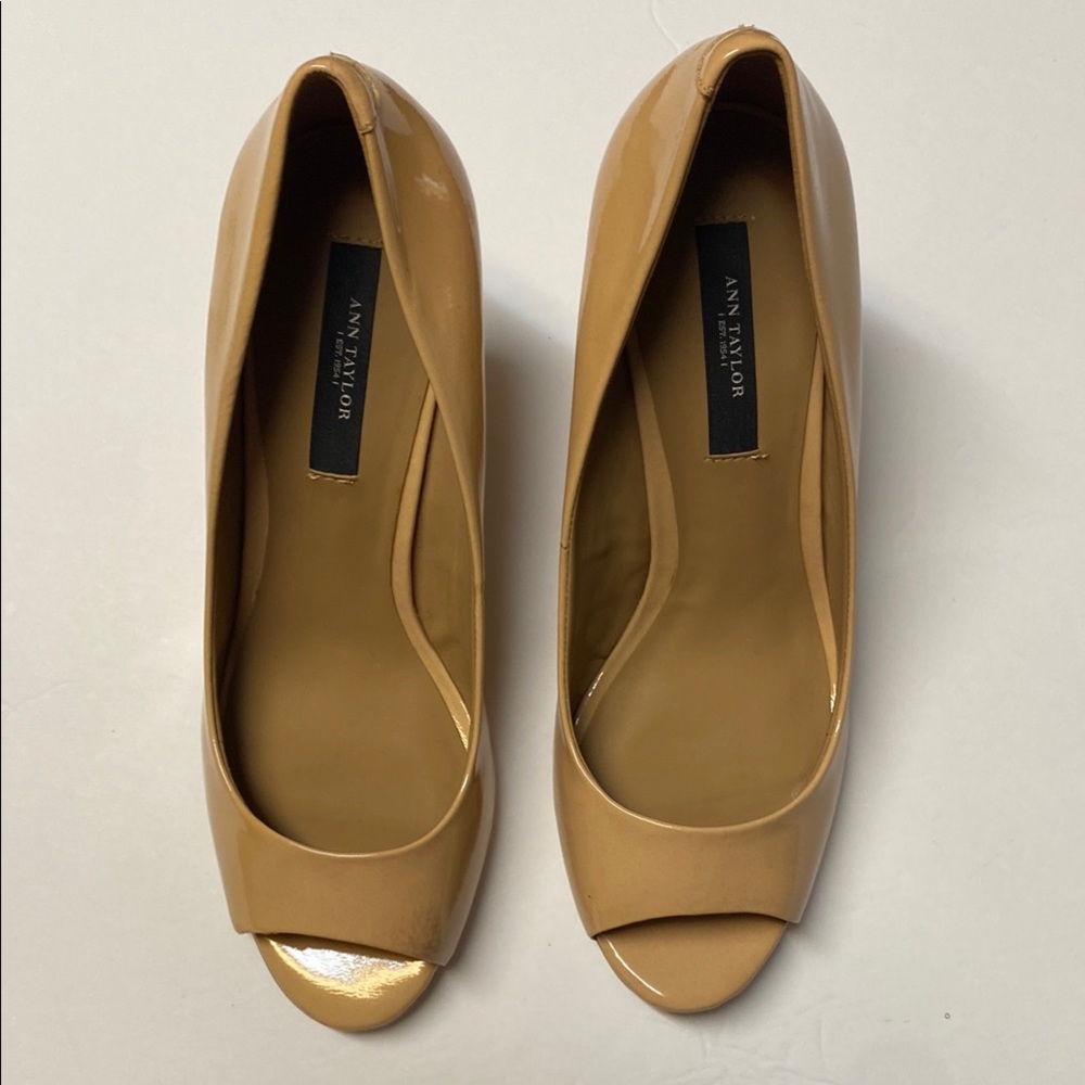 BEAND NEW Ann Taylor Tan Peep Toe Heels